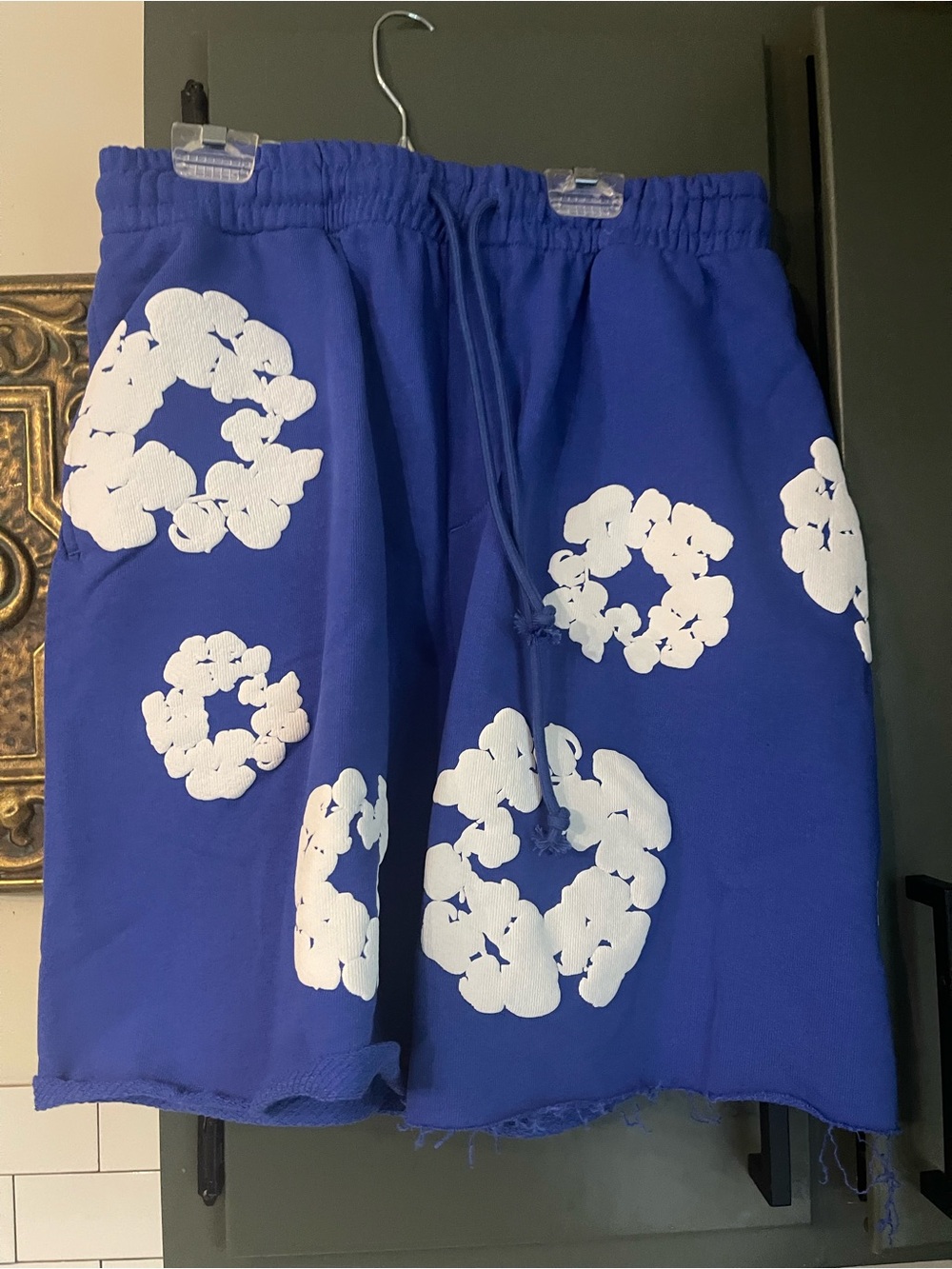 Mens Graphic Design Shorts Size L.